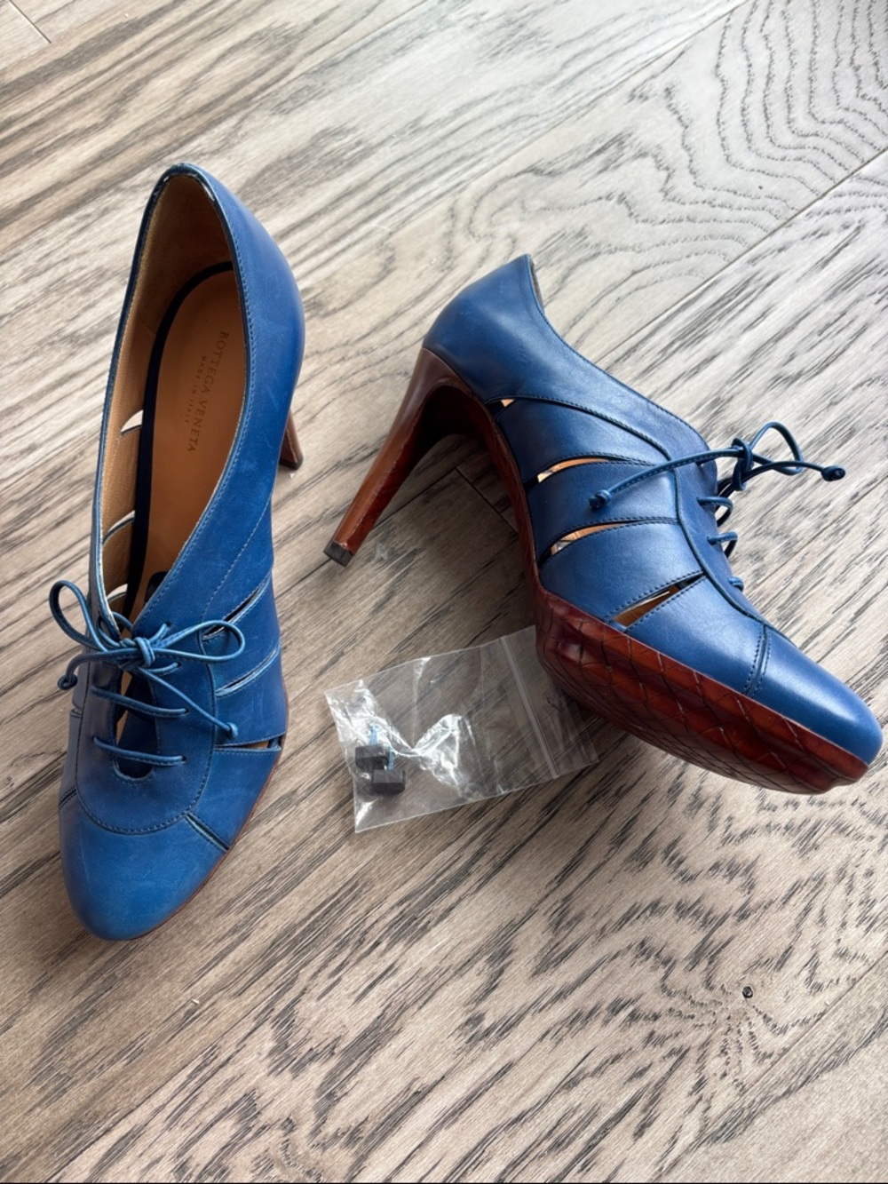 Bottega Veneta Blue Leather Lace-Up Pointed-Toe Heels - Picture 12 of 12